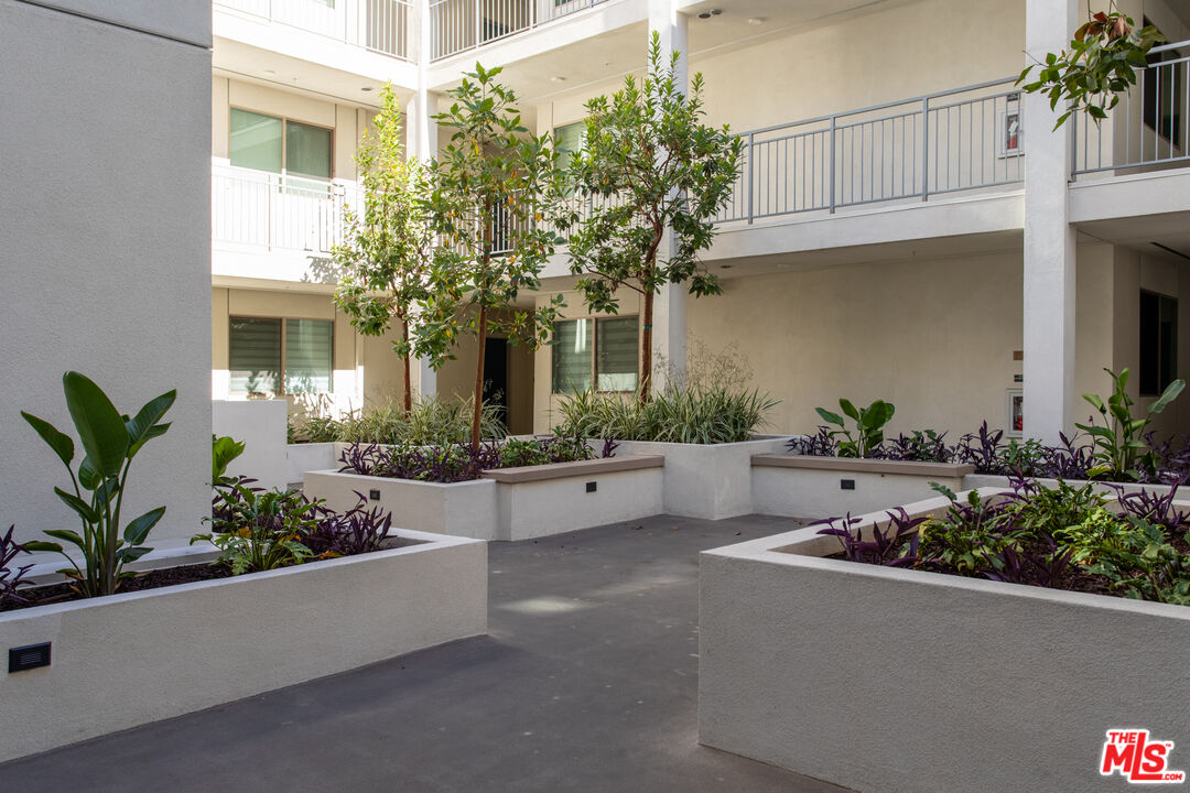518 E Windsor Rd Unit: 409