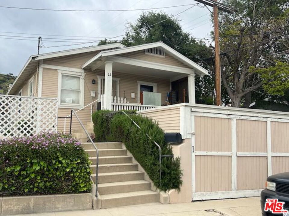 2267 Las Flores Dr