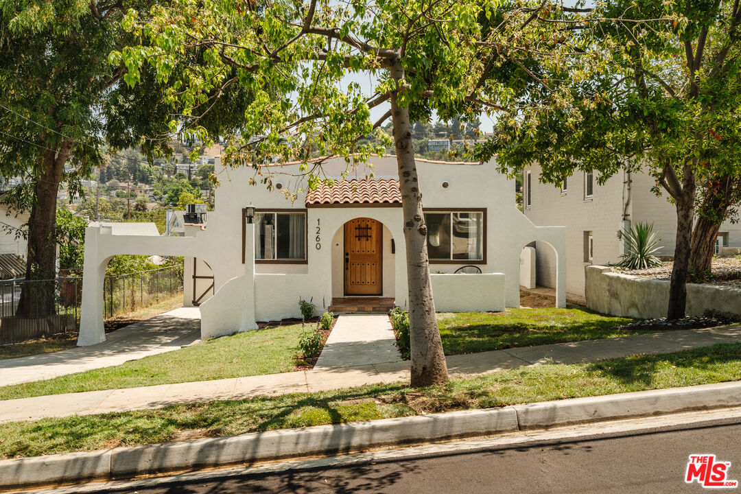 1260 Crescent Dr