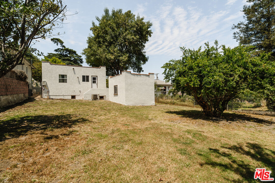 1260 Crescent Dr