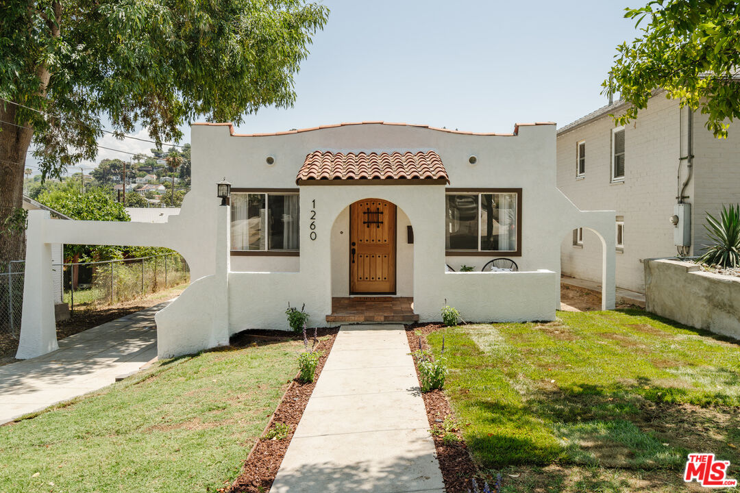 1260 Crescent Dr