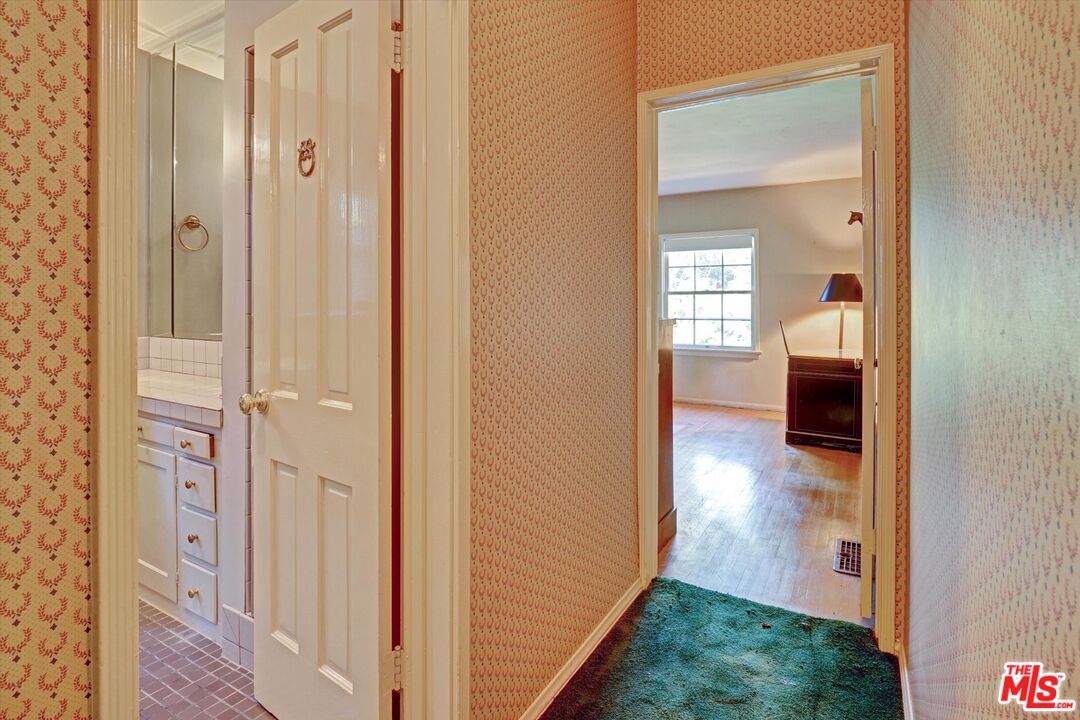 11216 Aqua Vista St