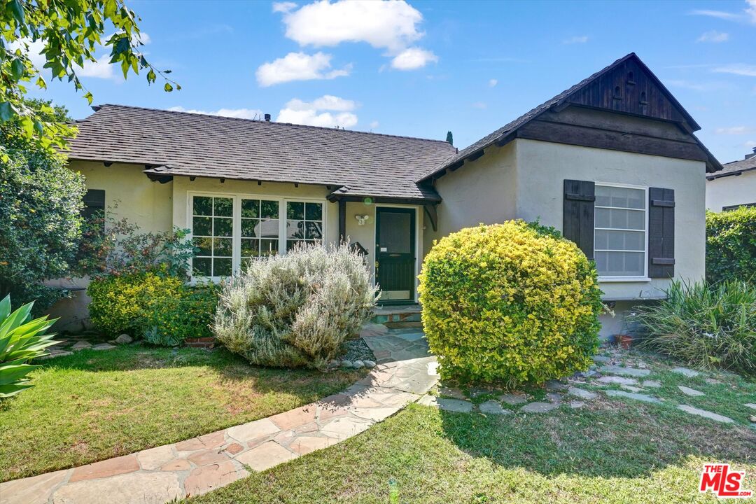 11216 Aqua Vista St