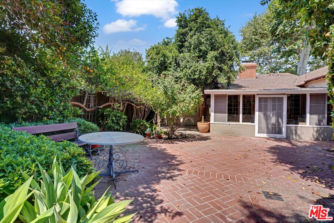 11216 Aqua Vista St