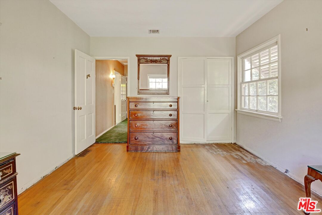 11216 Aqua Vista St