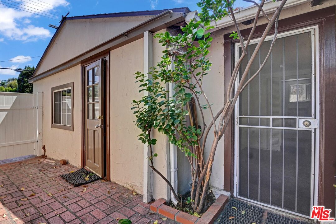 11216 Aqua Vista St