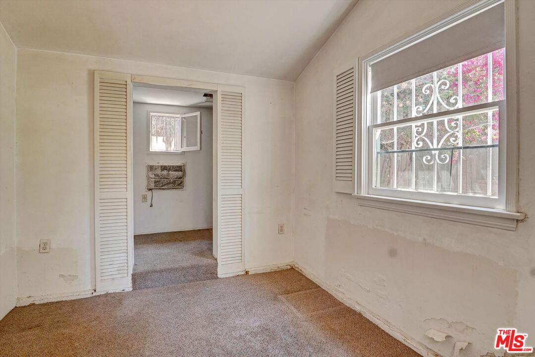 11216 Aqua Vista St