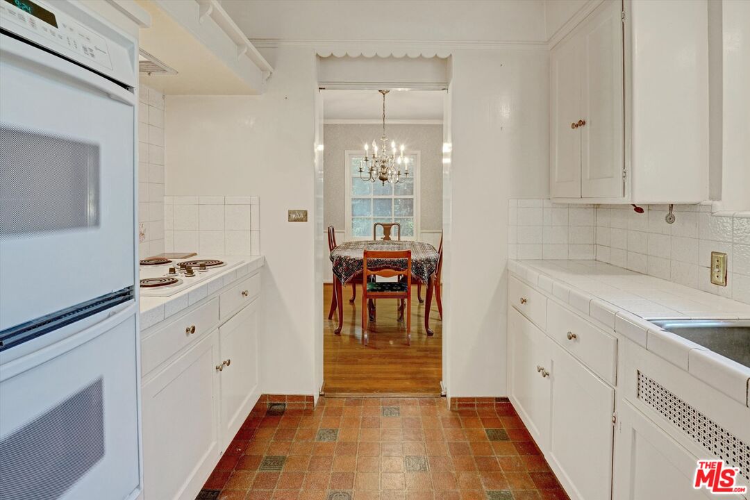 11216 Aqua Vista St