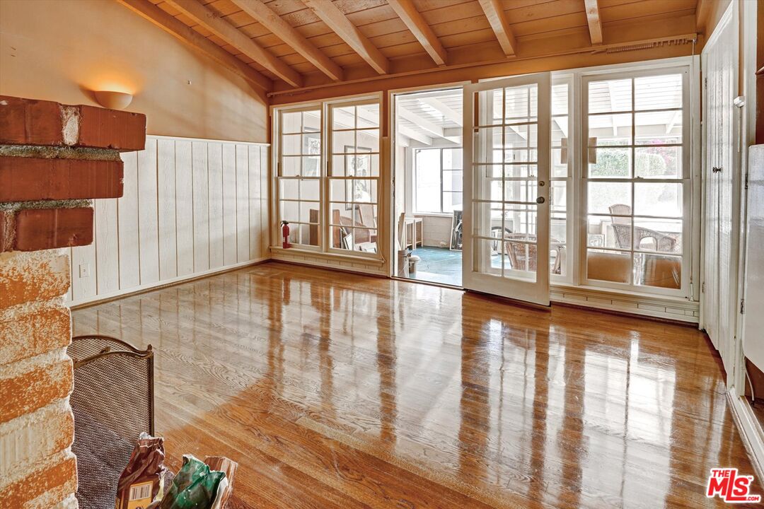 11216 Aqua Vista St