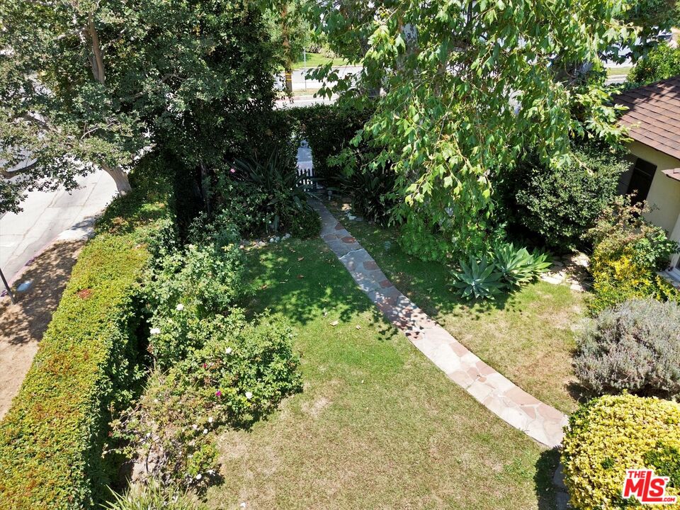 11216 Aqua Vista St