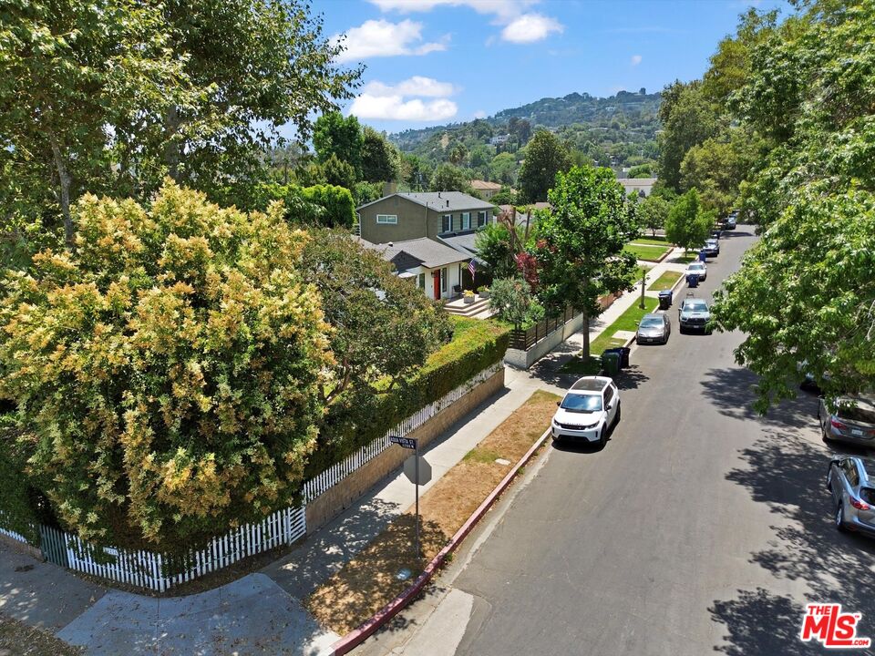 11216 Aqua Vista St