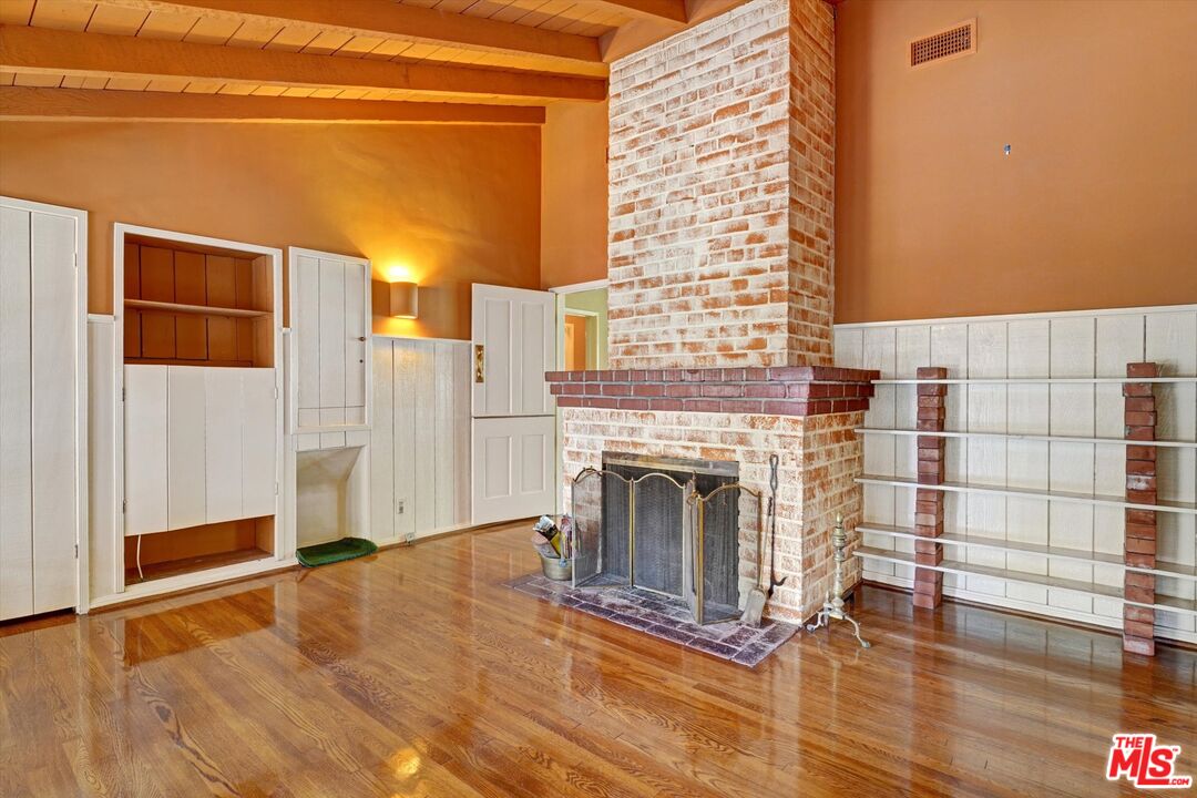 11216 Aqua Vista St