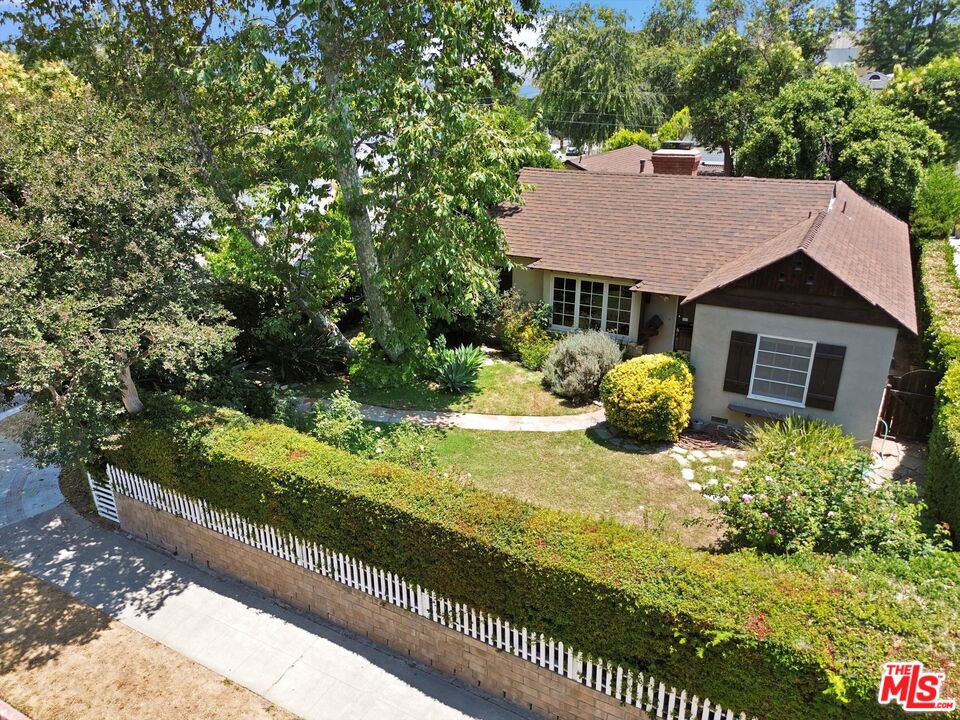 11216 Aqua Vista St