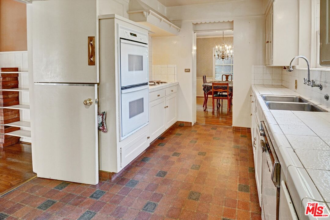 11216 Aqua Vista St