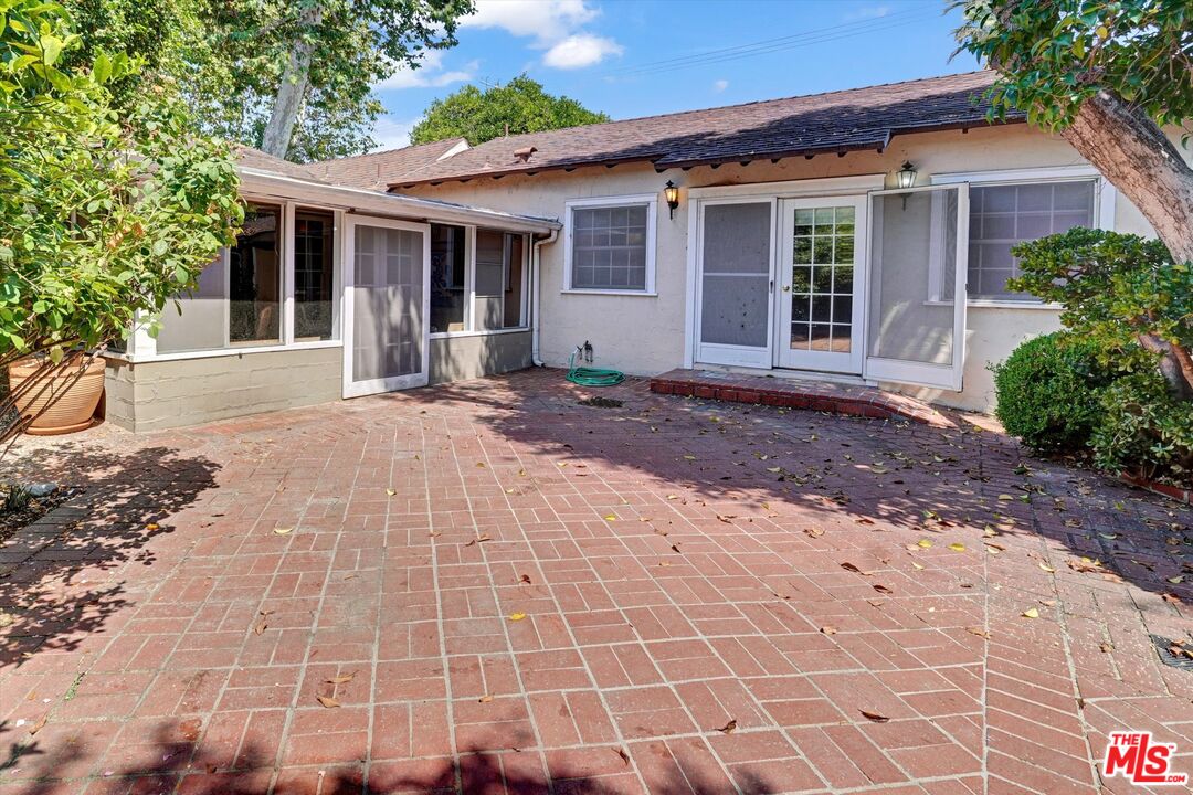 11216 Aqua Vista St
