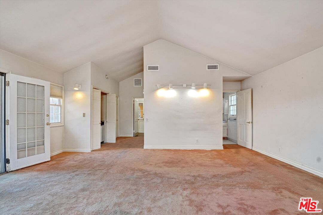 11216 Aqua Vista St