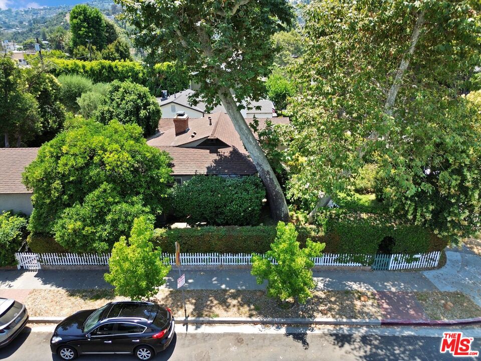 11216 Aqua Vista St