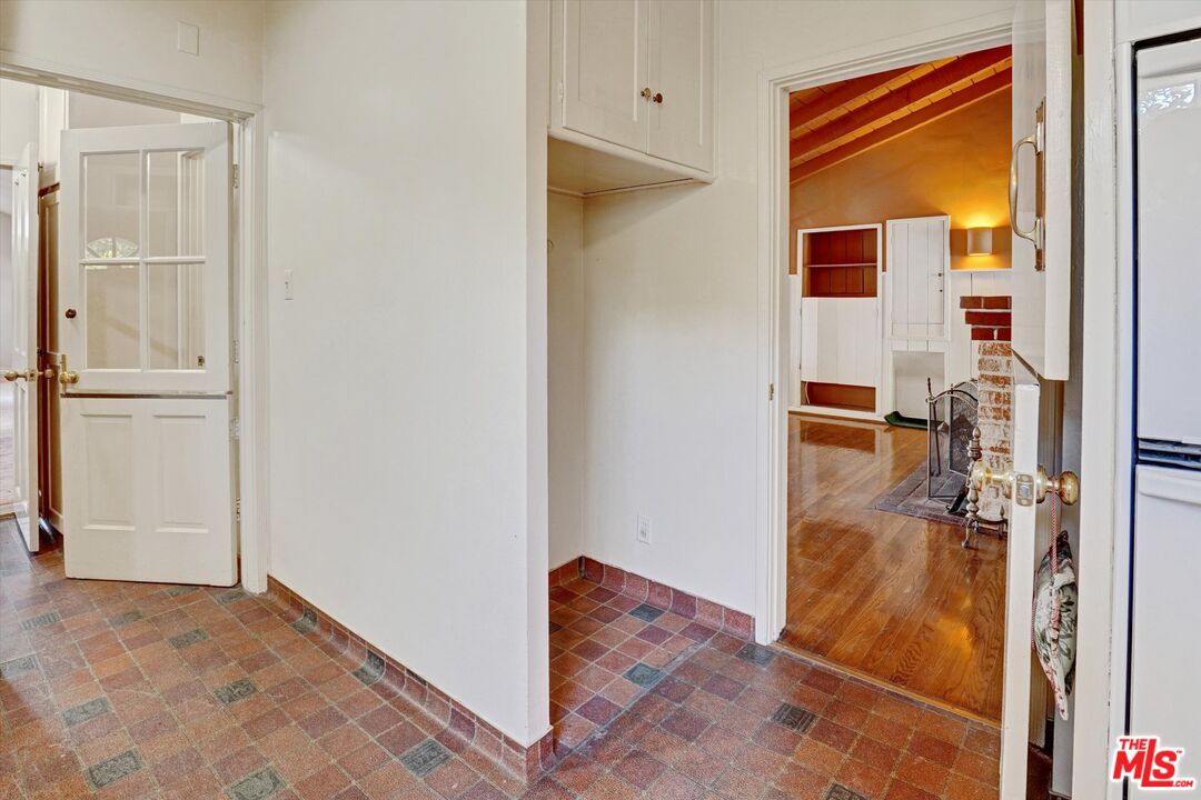 11216 Aqua Vista St