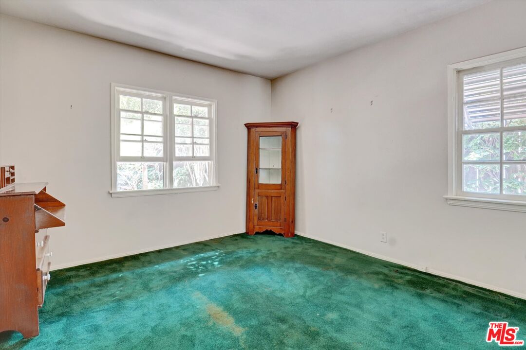 11216 Aqua Vista St