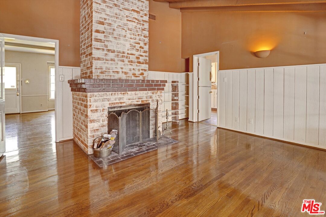 11216 Aqua Vista St