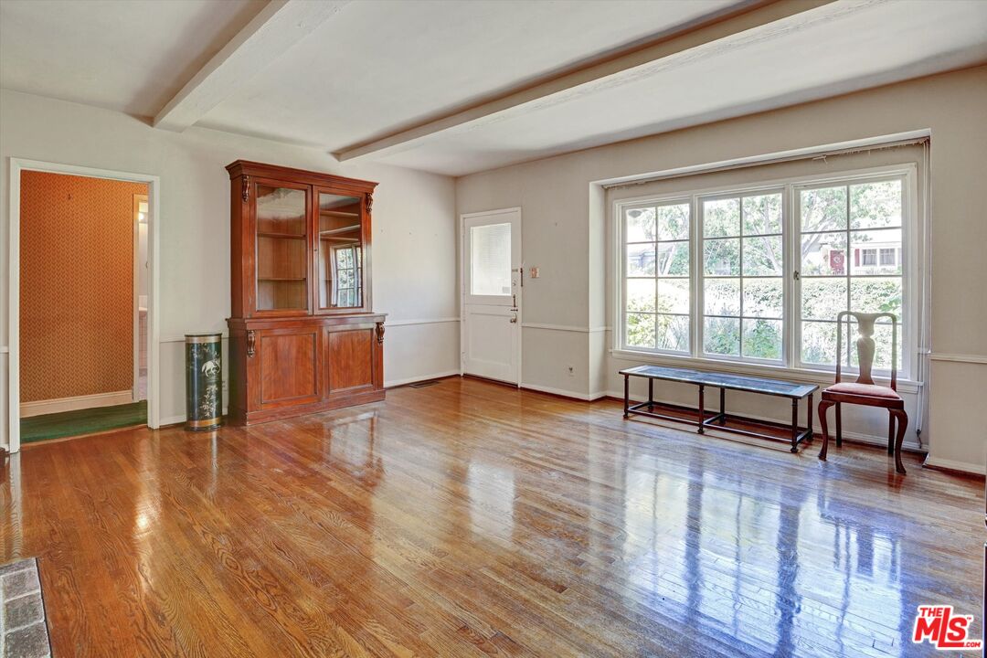 11216 Aqua Vista St