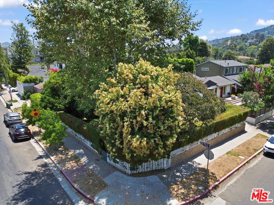 11216 Aqua Vista St