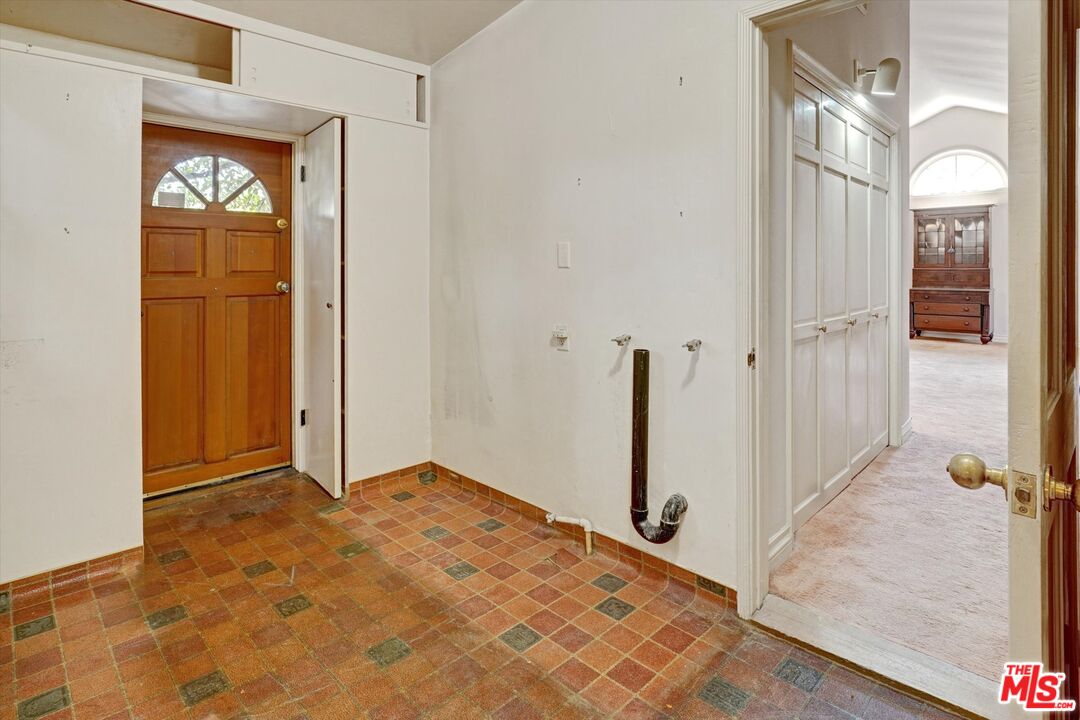 11216 Aqua Vista St