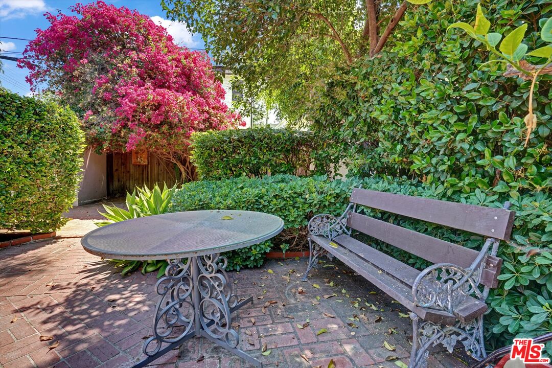 11216 Aqua Vista St