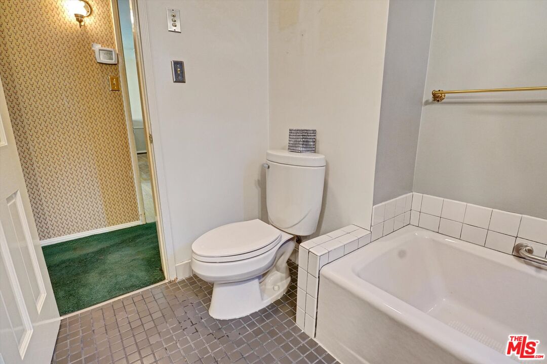 11216 Aqua Vista St
