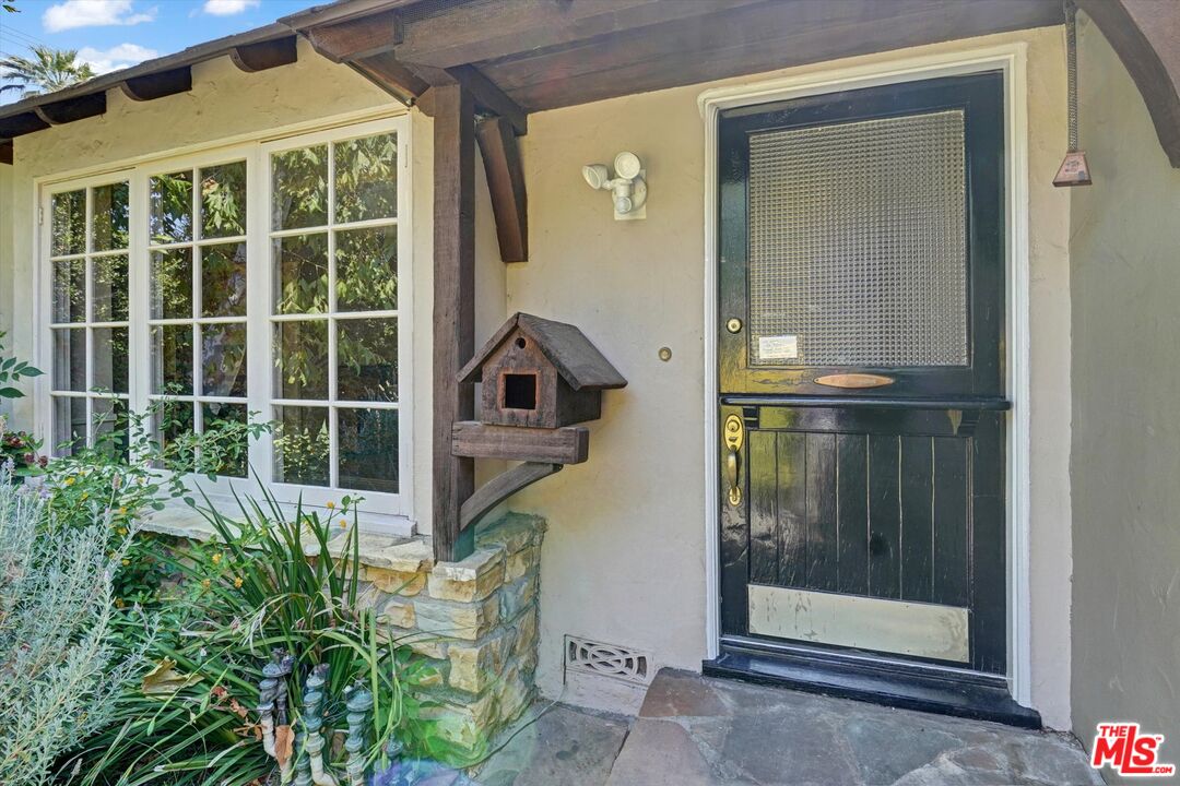 11216 Aqua Vista St