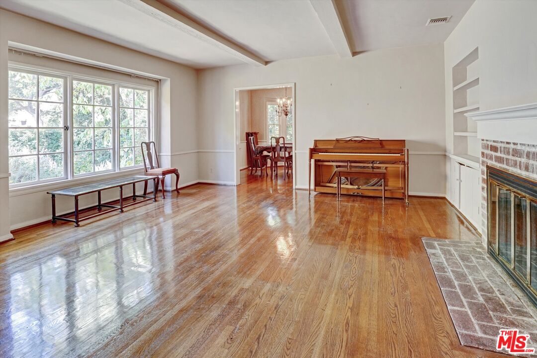 11216 Aqua Vista St