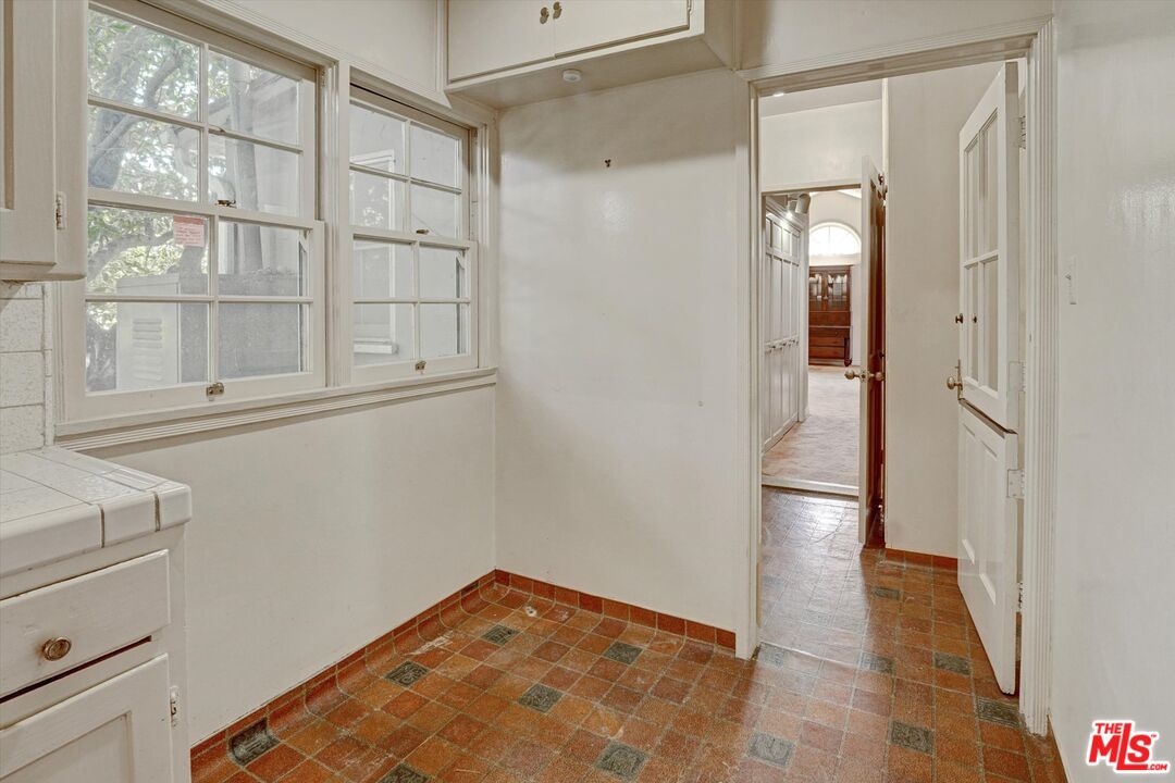 11216 Aqua Vista St