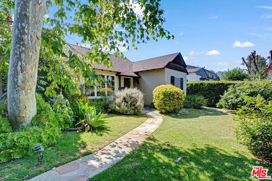11216 Aqua Vista St