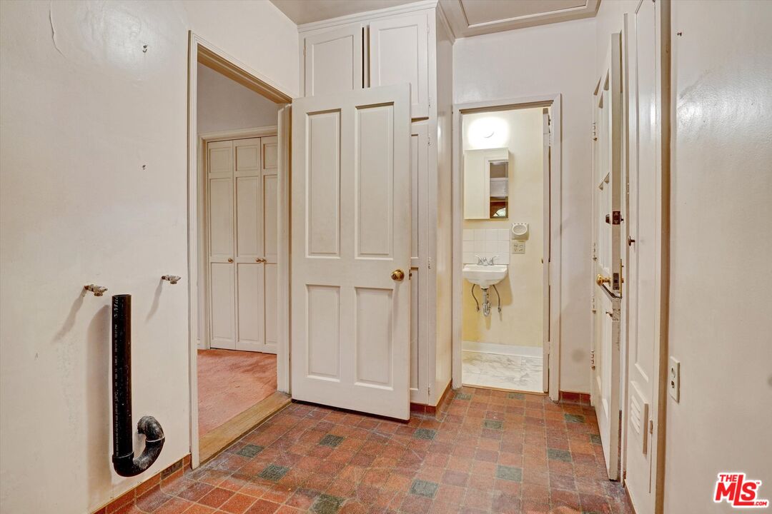11216 Aqua Vista St