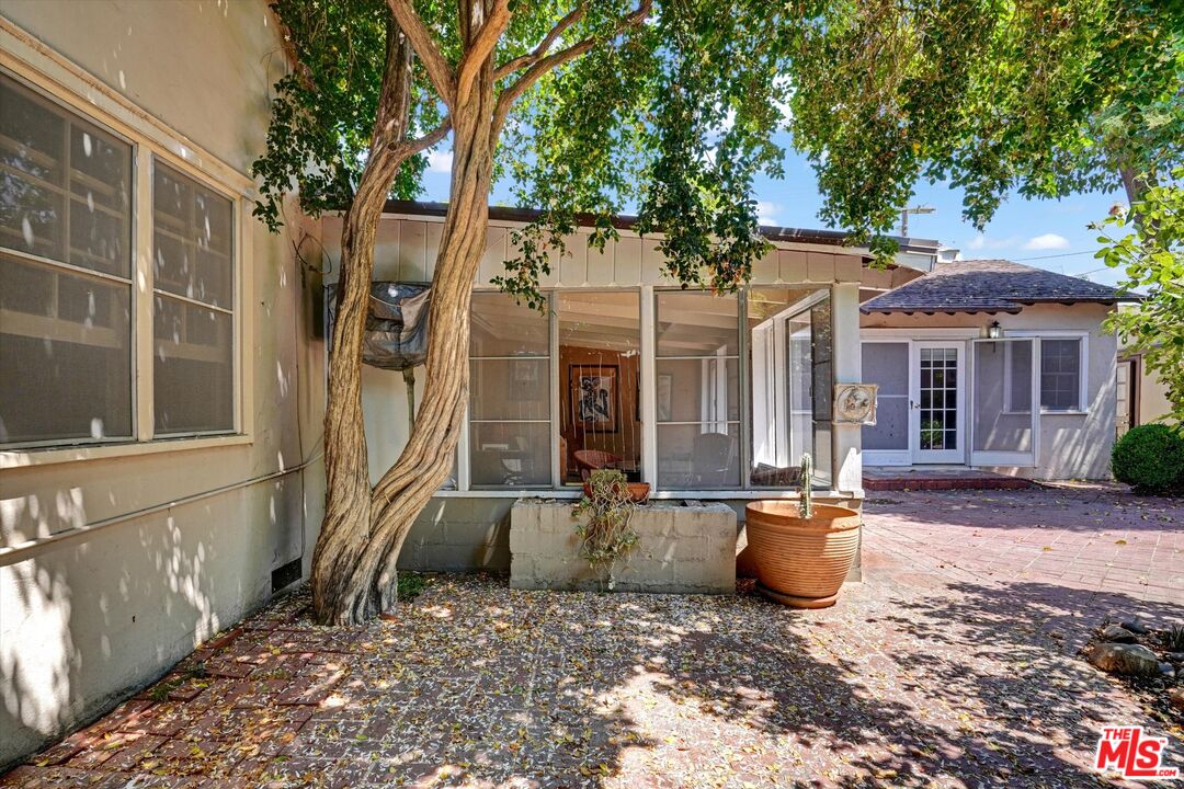 11216 Aqua Vista St