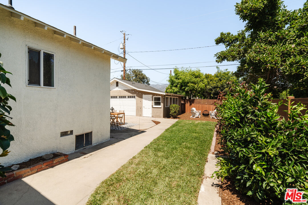 738 N Parish Pl