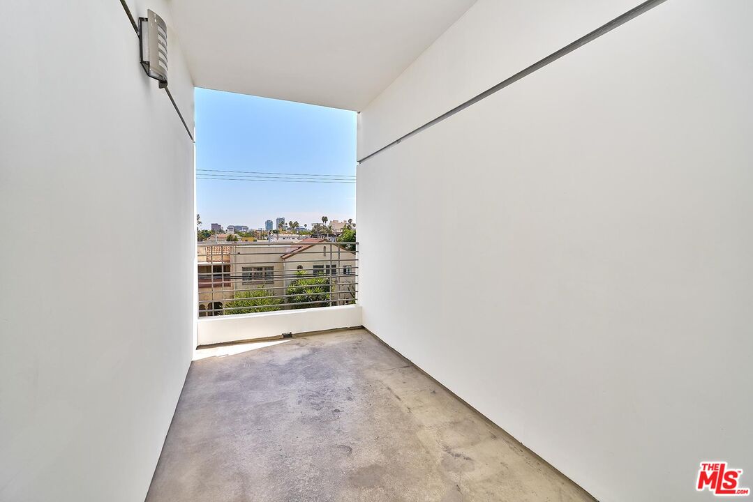 401 N Serrano Ave Unit: 301