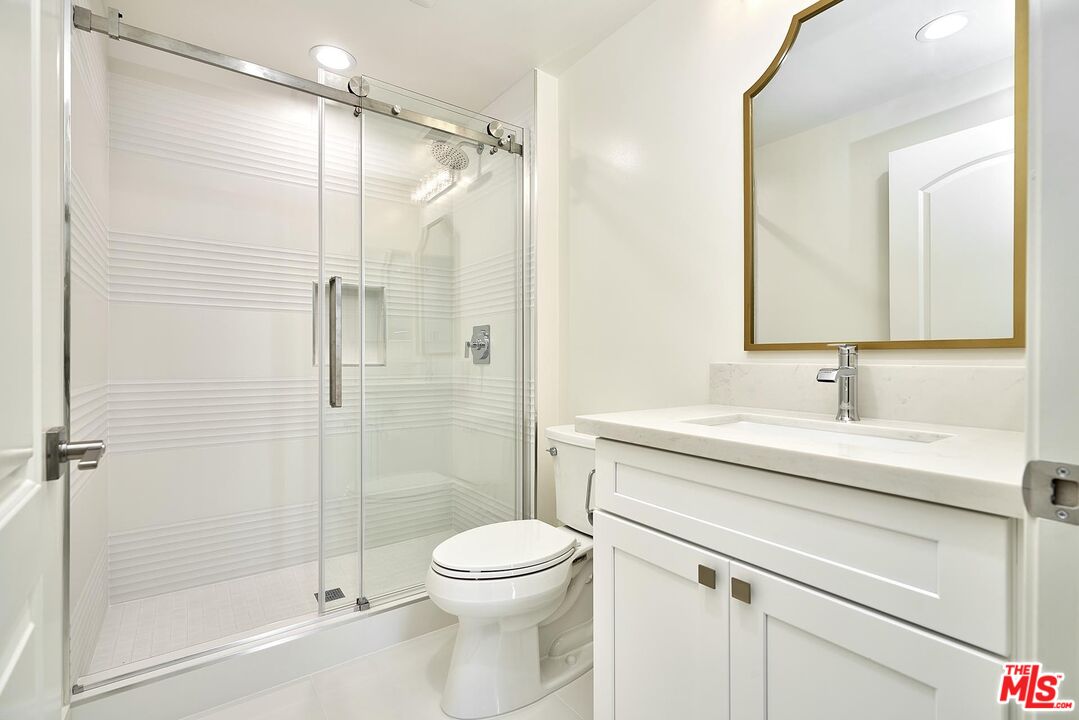 401 N Serrano Ave Unit: 301