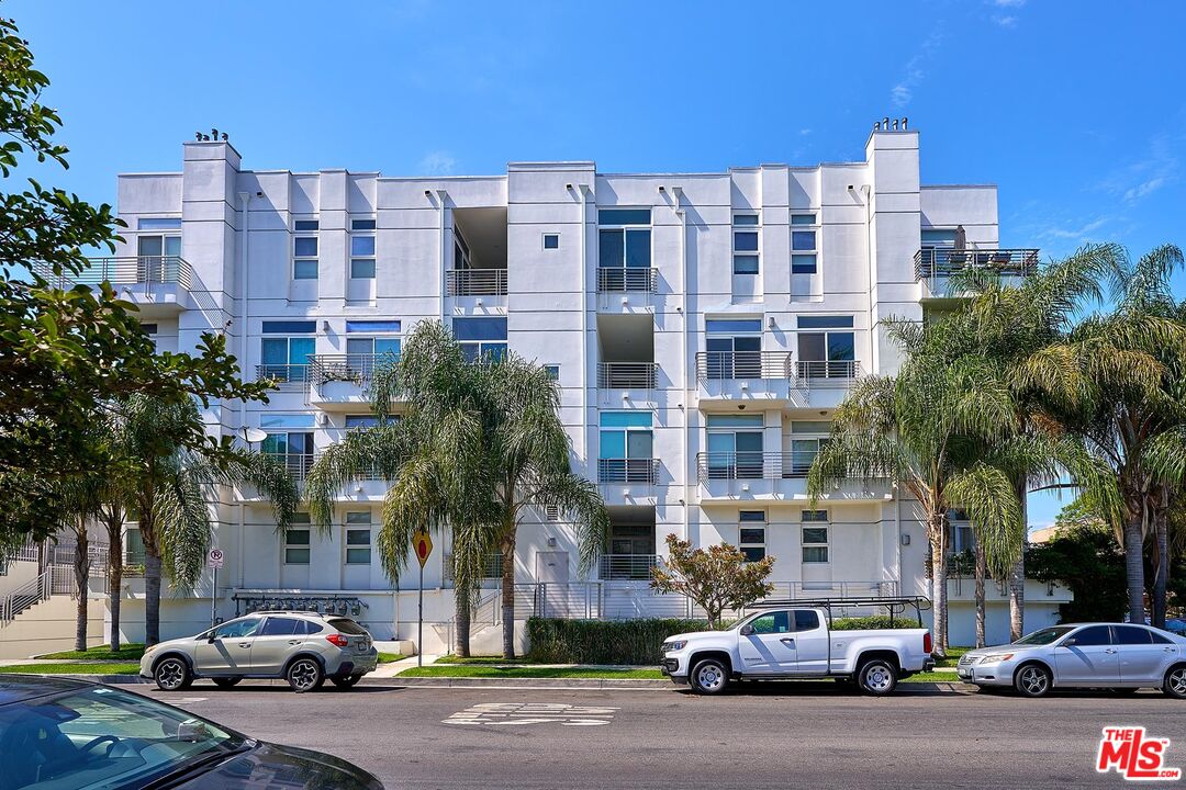 401 N Serrano Ave Unit: 301
