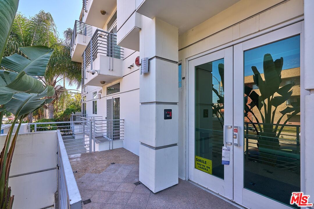 401 N Serrano Ave Unit: 301