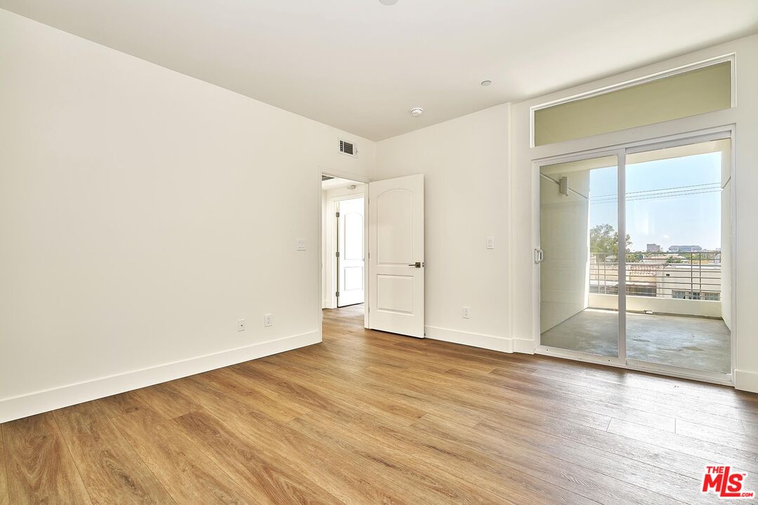 401 N Serrano Ave Unit: 301