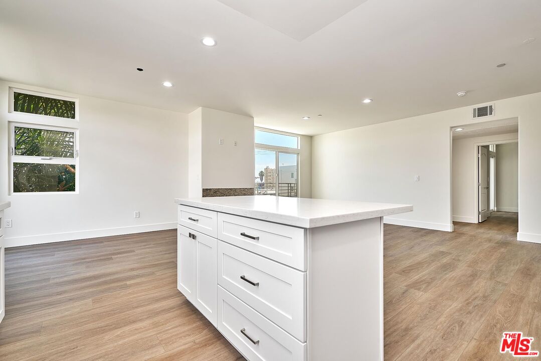 401 N Serrano Ave Unit: 301