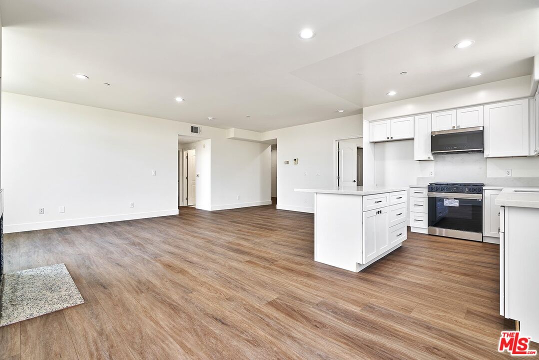 401 N Serrano Ave Unit: 301