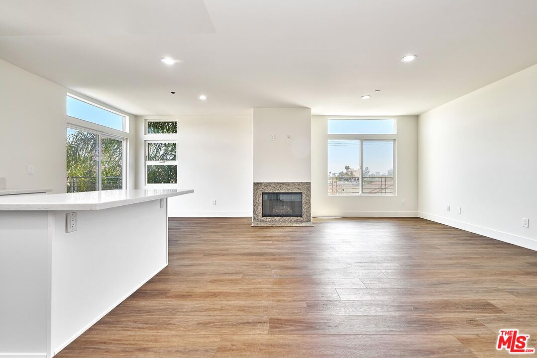401 N Serrano Ave Unit: 301