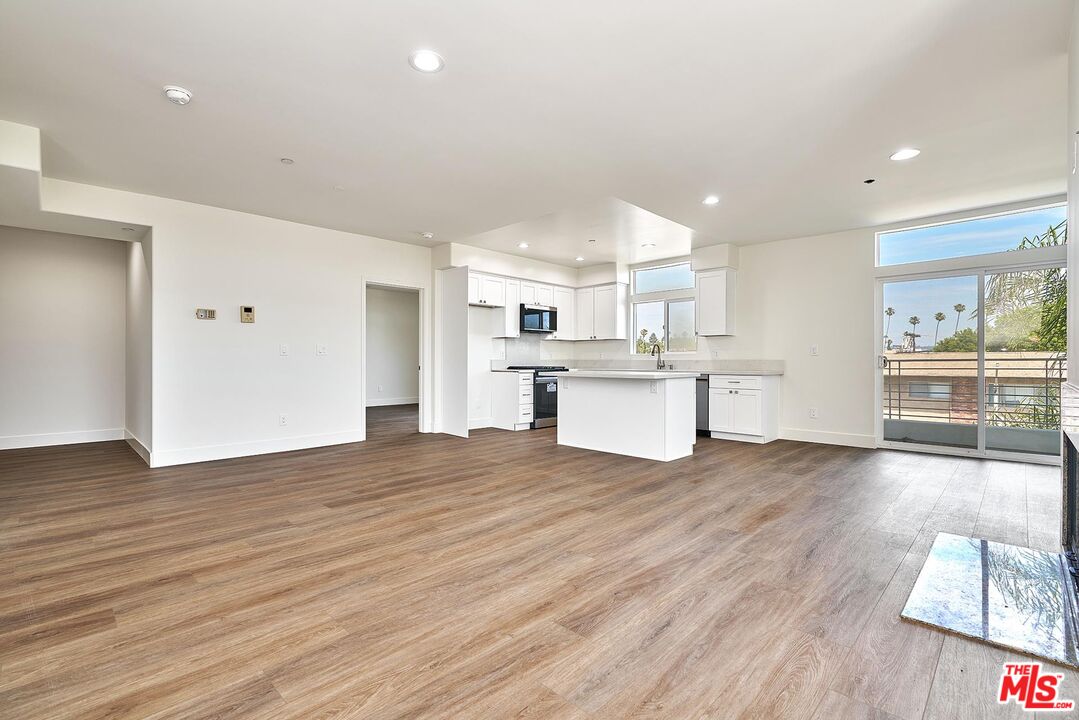 401 N Serrano Ave Unit: 301