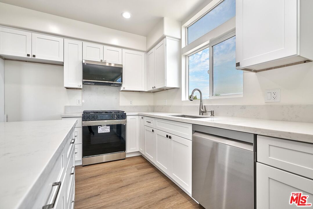 401 N Serrano Ave Unit: 301