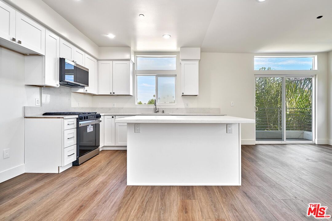 401 N Serrano Ave Unit: 301
