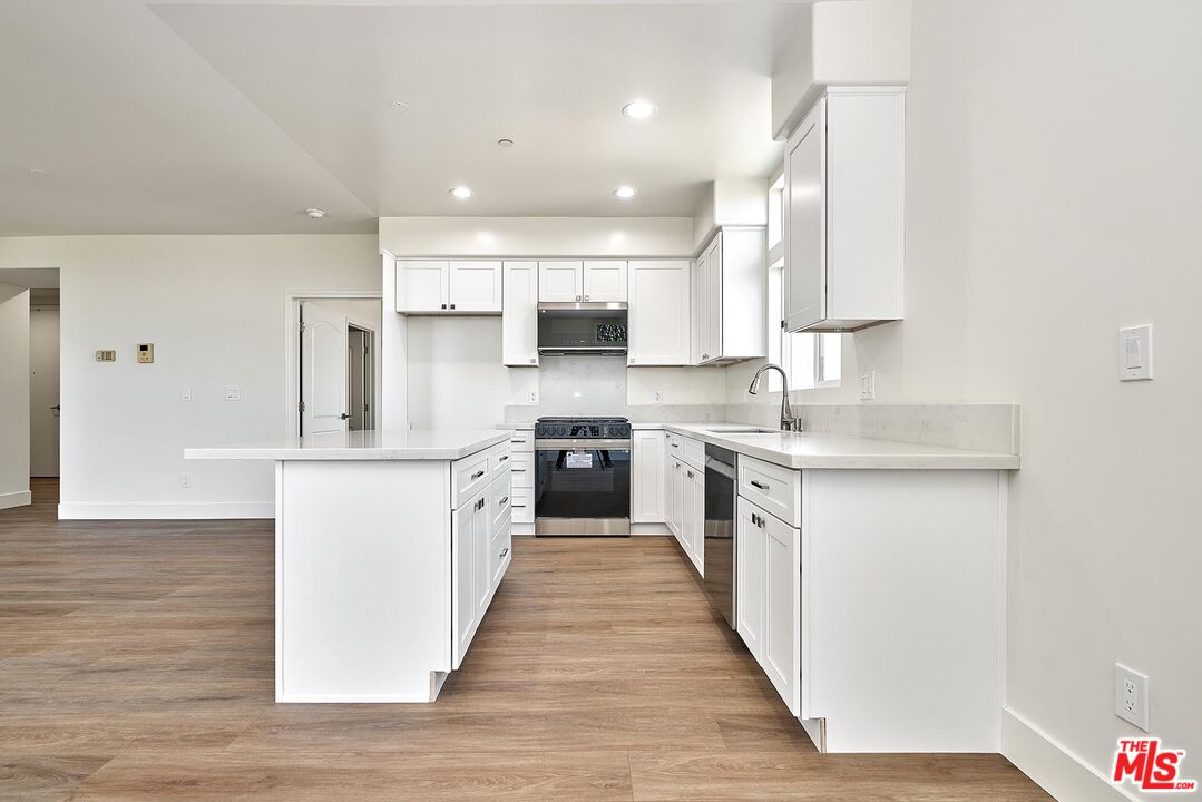 401 N Serrano Ave Unit: 301
