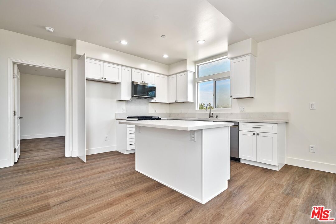 401 N Serrano Ave Unit: 301
