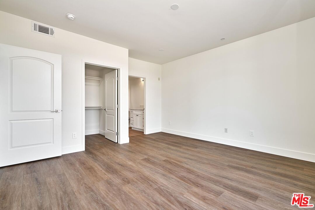 401 N Serrano Ave Unit: 301